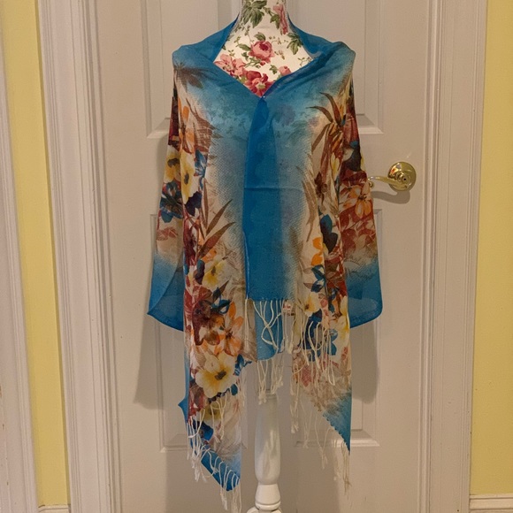 Accessories - Tropical patterned wrap, 100% wool, lightweight with fringe - NWOT